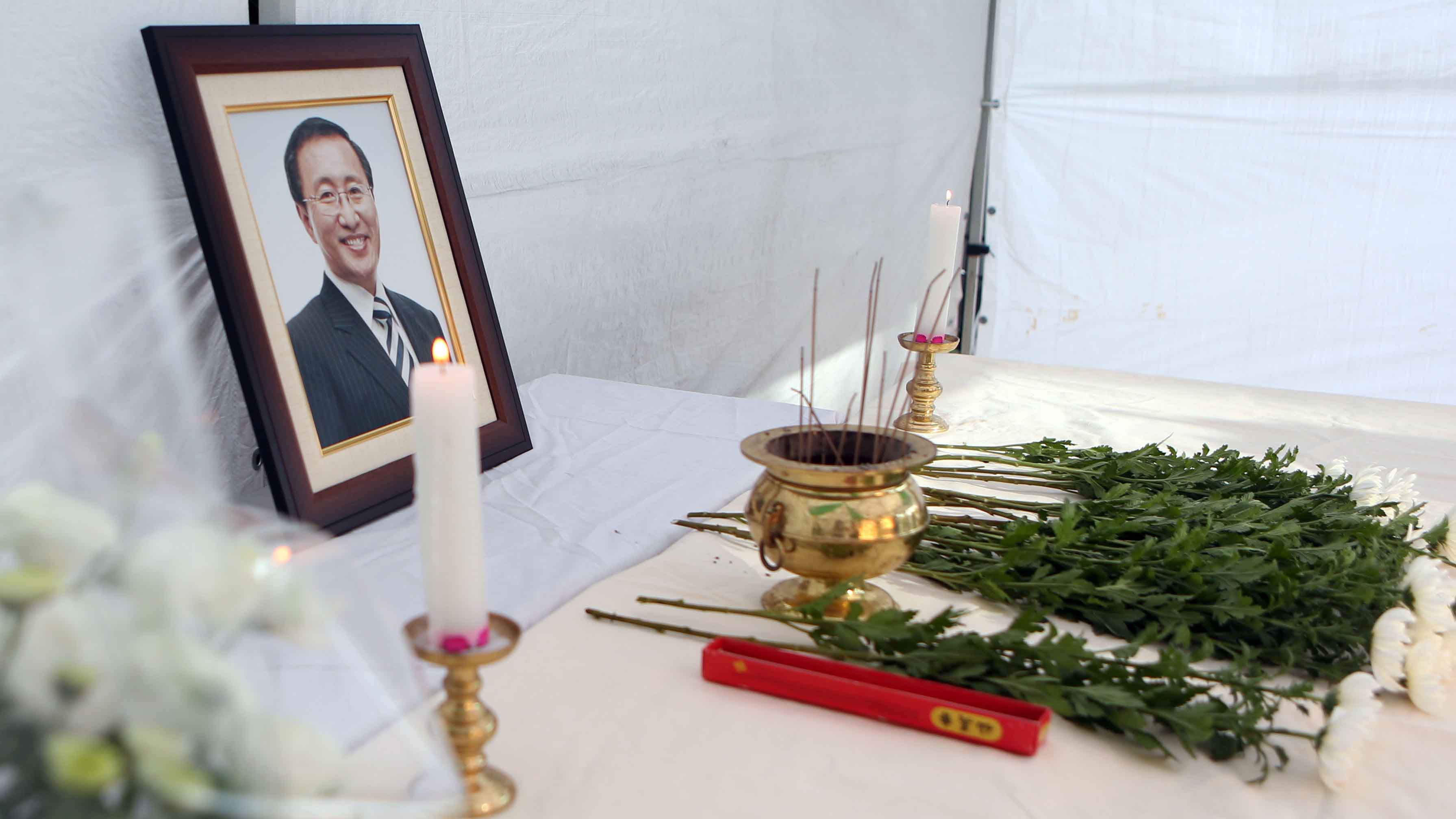 노회찬 '비보' 비통함<em class='find'>에</em> 잠긴 창원…시민분향소 설치