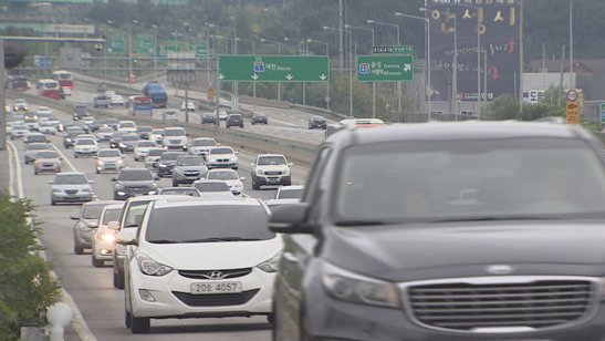 휴가철 피서객 절정…고속도로 하행선 곳곳 정체