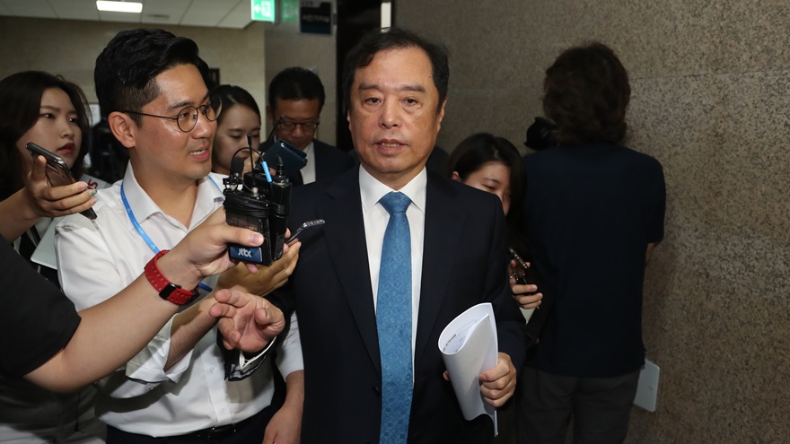 이념보다는 정책…김병준호, 경제에서 돌파구 모색