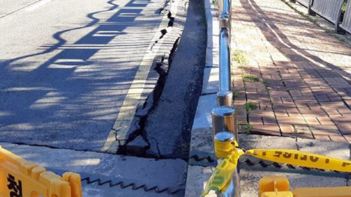 성남 분당서 배관 터져 교량 균열…<em class='find'>차량</em> 통제