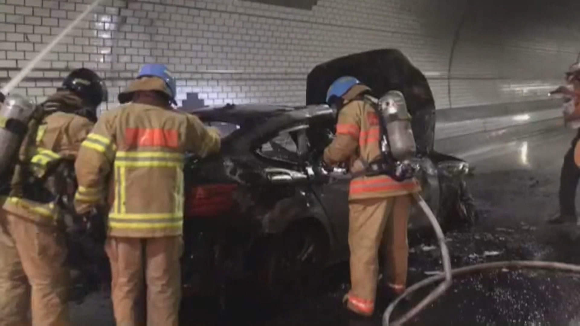 인천북항 해저터널서 BMW <em class='find'>차량</em> 주행 중 또 화재