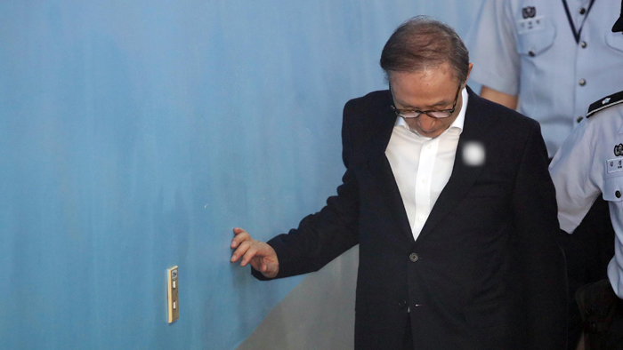 이명박 <em class='find'>전</em> 대통령 서울대병원 입원…지병 악화