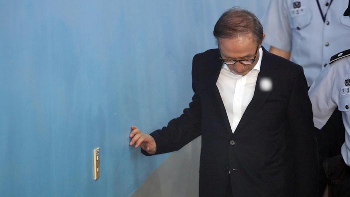 이명박 <em class='find'>전</em> 대통령 서울대병원 입원…지병 악화