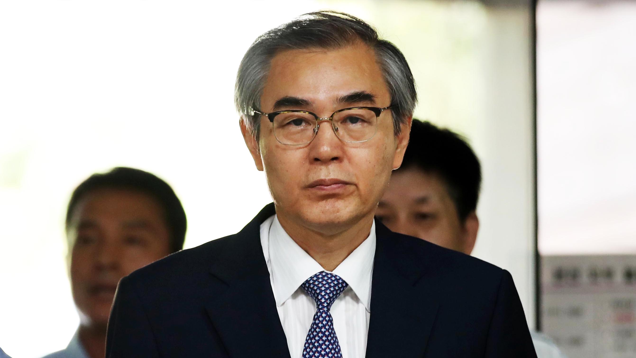 '특혜 재취업 알선' <em class='find'>전</em> 공정위원장 구속…연봉까지 정해