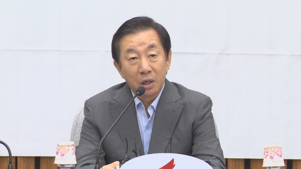 기무사 공방 격화…김성태, 성 정체성 발언 논란