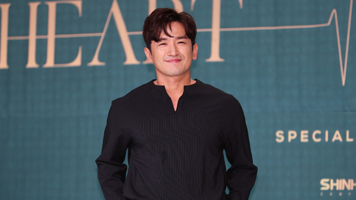 경찰 '<em class='find'>성추행</em> 논란' 신화 이민우 수사…소속사 "해프닝"