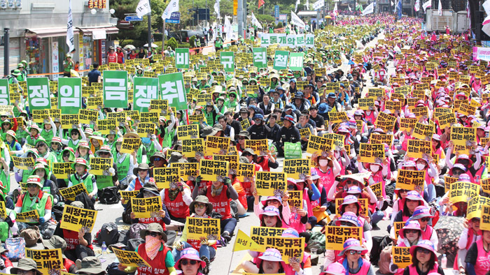 공공 비정규직 파업 이틀째…폭염 속 전국서 집회