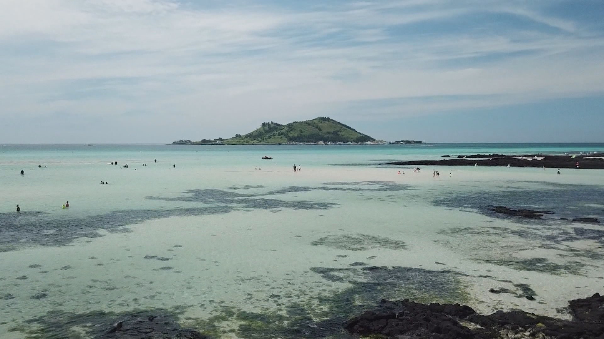 여름 성수기 앞둔 제주…벌써부터 피서객 발길