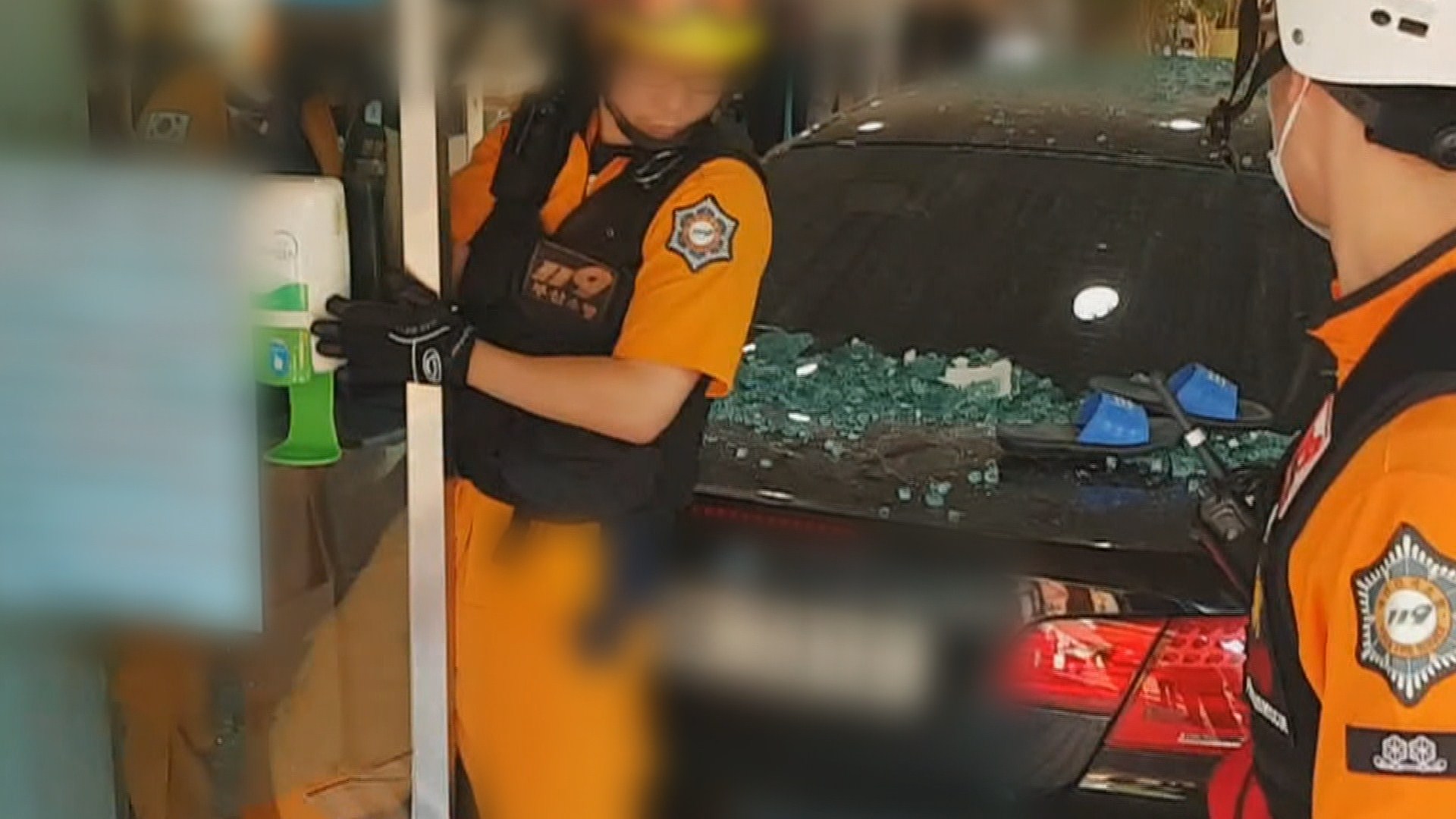 해운대 병원에 <em class='find'>차량</em> 돌진…운전자 외 인명피해 없어