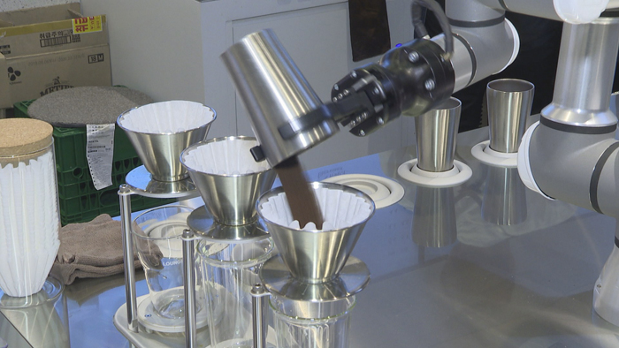 로봇 바리<em class='find'>스타</em>에 AI 정육점…외식업도 4차 산업혁명