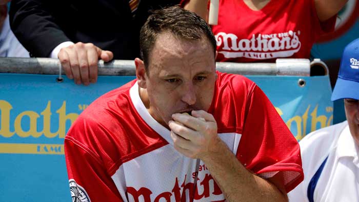 美 '핫도그 먹기' 챔피언 10<em class='find'>분</em>에 71개