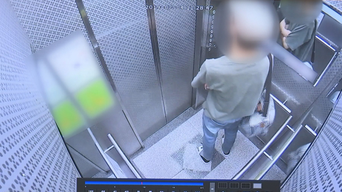 "돈 찾아와" 대낮 아파트서 두살배기 인질 <em class='find'>강도</em>