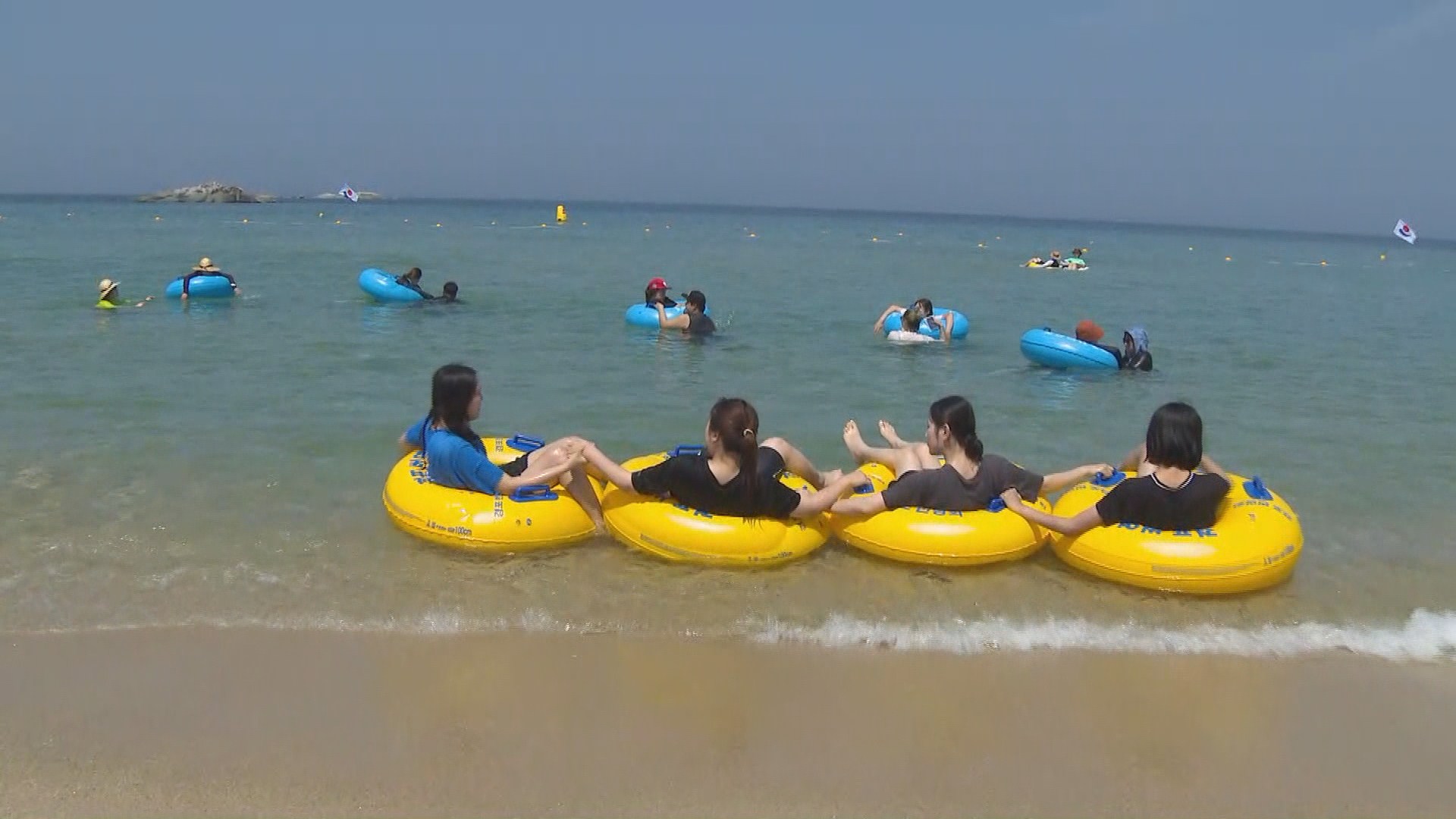 수도권 올해 첫 폭염경보…피서지 발길 잇따라