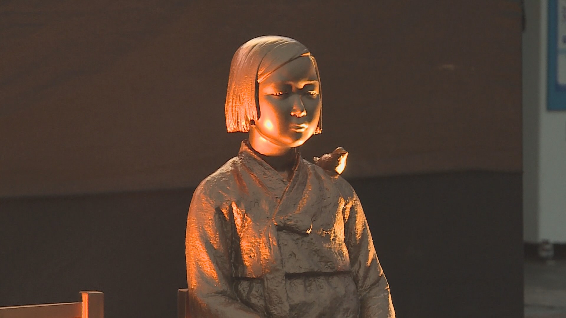 "일본인 추정 남성 안산 소녀상에 침 뱉어"…경찰 수사