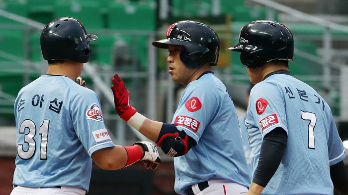 [프로야구] 연봉은 1위, <em class='find'>성적</em>은 꼴찌…늪에 빠진 롯데