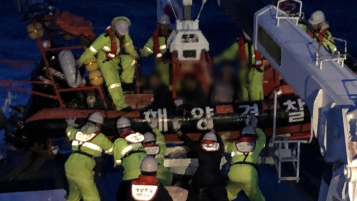 통영 매물도 해상서 어선 전복…5명 구조·1명 수색중