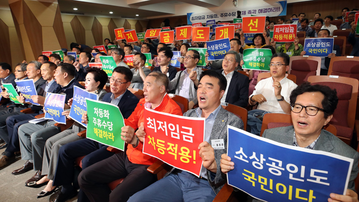 내년 최저임금 최종담판 난항…정회 잇따라