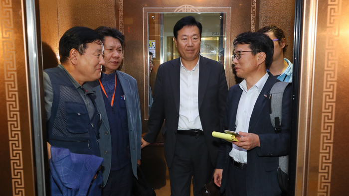 내년 최저임금 8천590원으로 의결…2.9% 인상