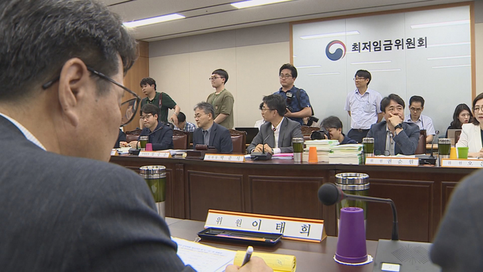 내년 최저임금 8,590원…속도조절 현실화