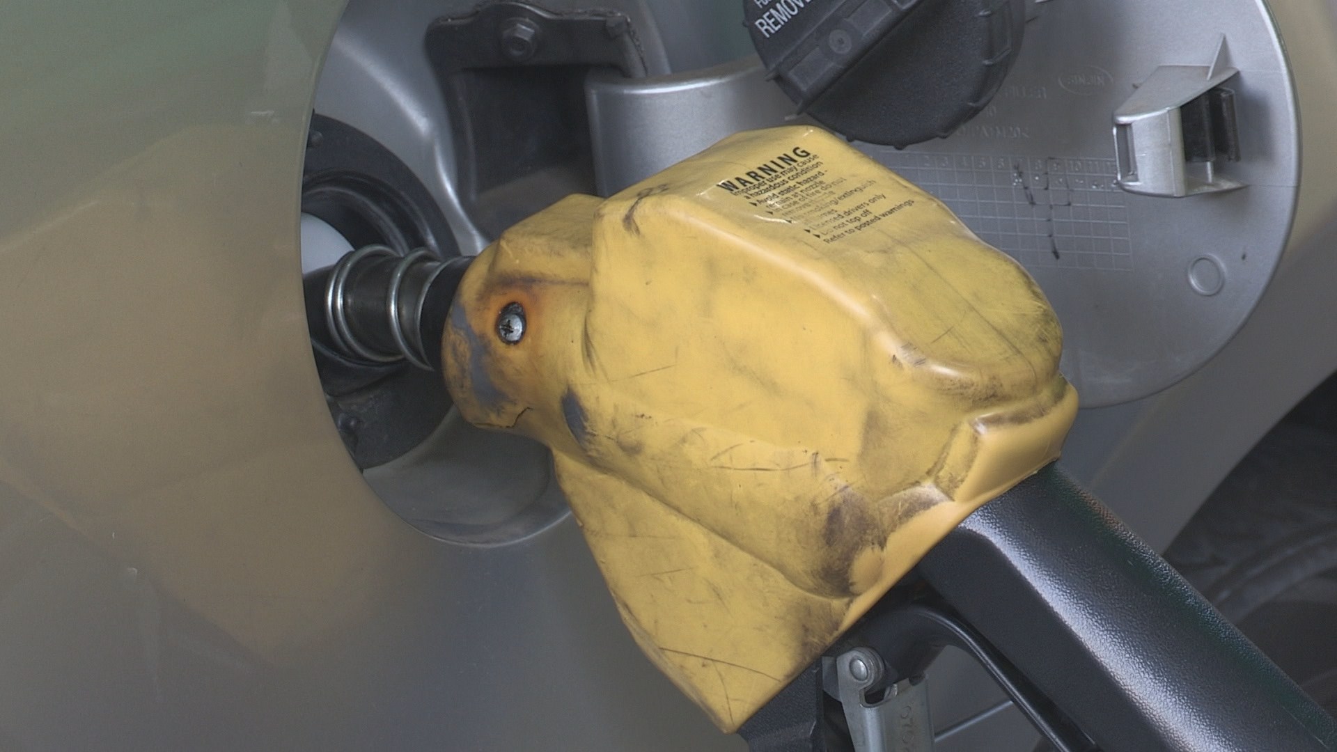 휘발윳값 6주 연속↓…유류세 인하 폭 축소 이후 최저