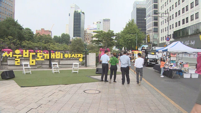 청계천 거닐며 더위 식혀요…서울 밤도깨비 야시장