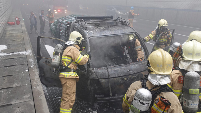 인천 청라지하차도서 화물차에 불…<em class='find'>차량</em>정체