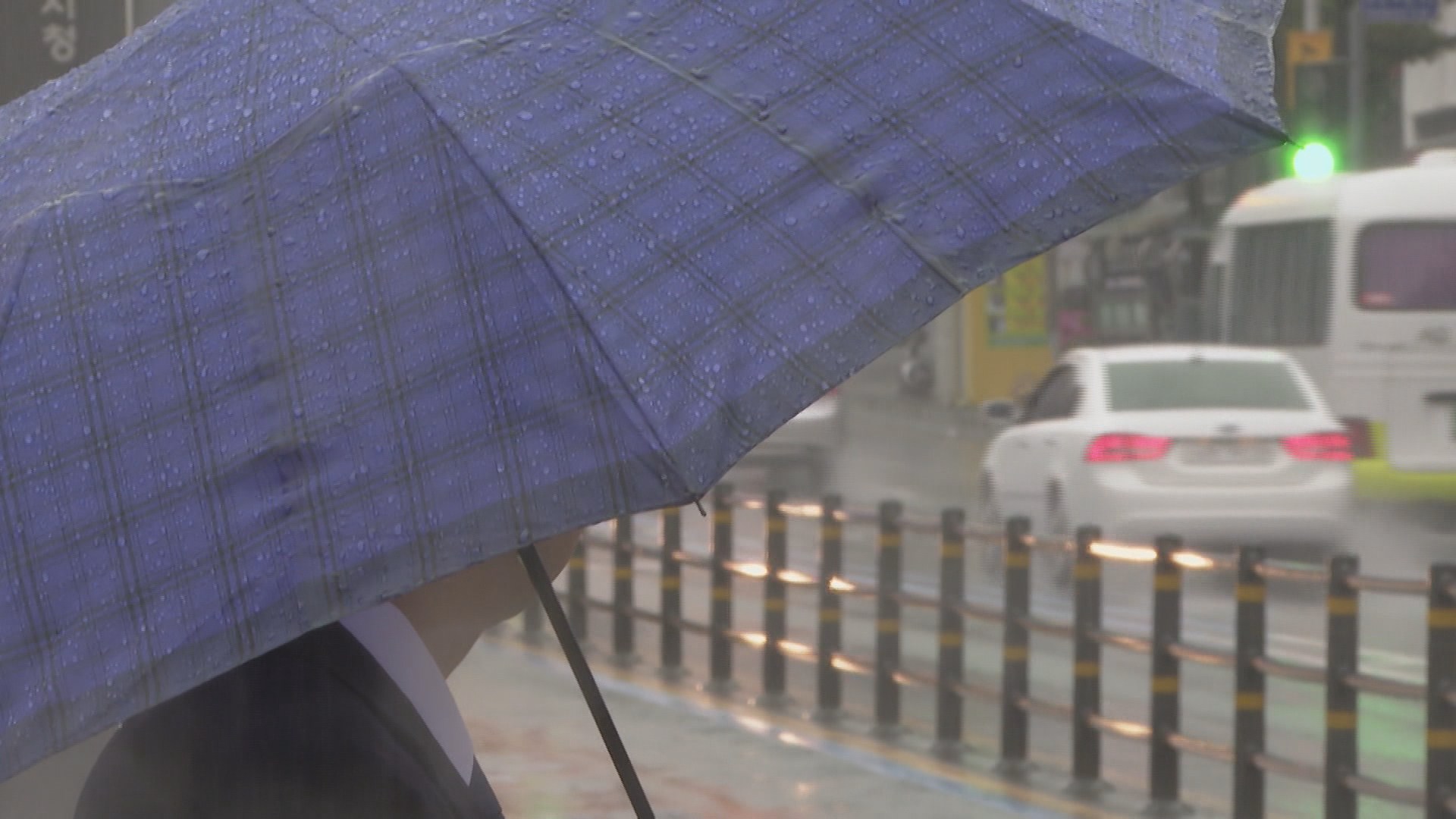 내륙 깜짝 물폭탄…최고 70mm 강한 소나기 주의