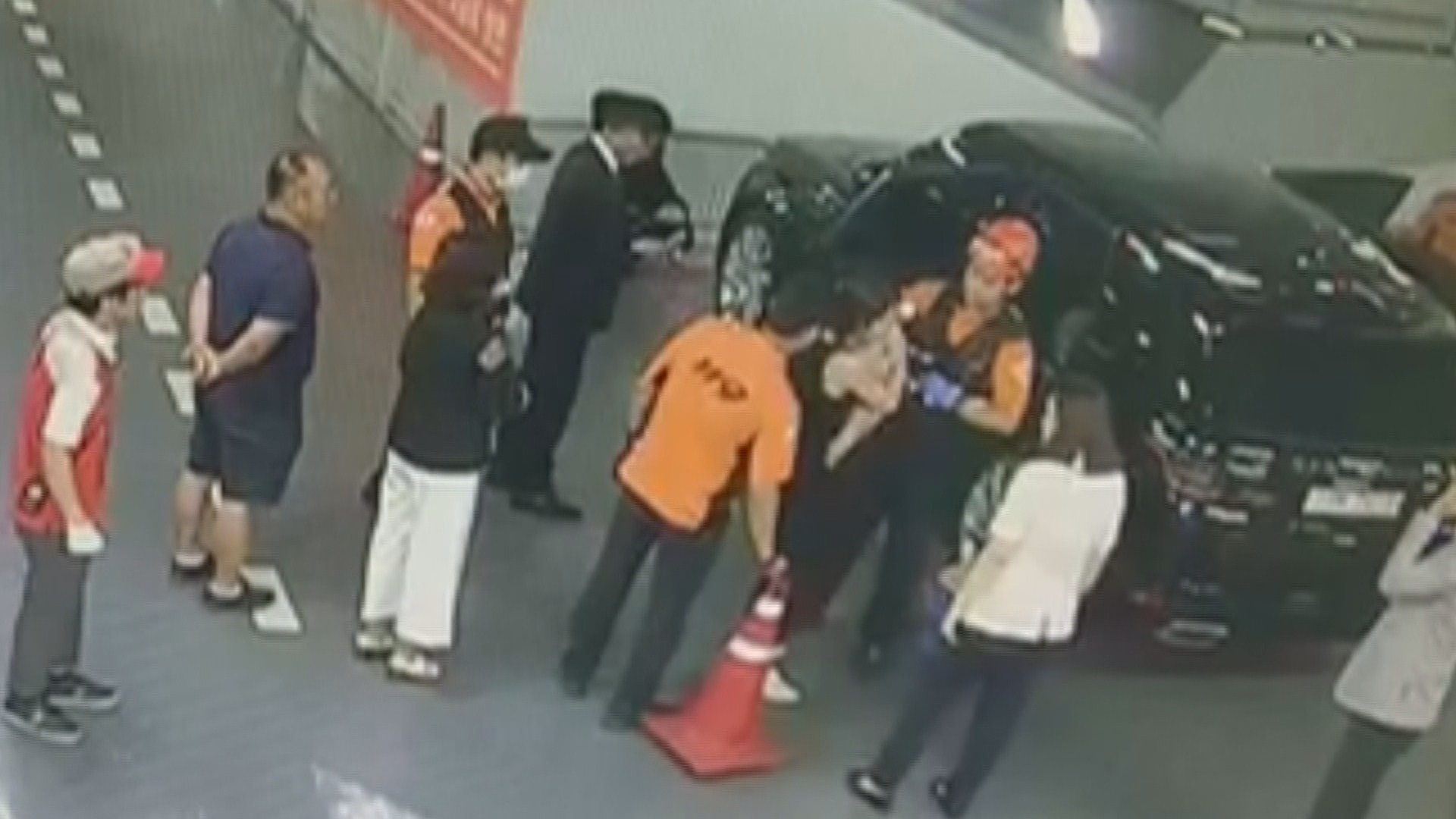 [단독] 차 안에 아기 갇혔는데…서비스센터 '나몰라라'