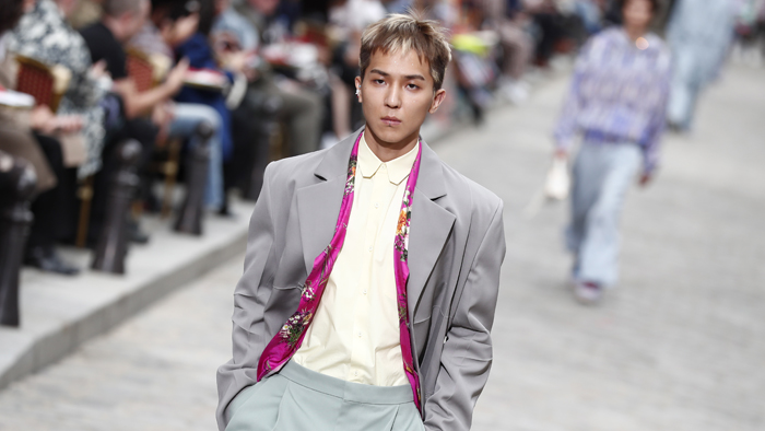 WSJ "K팝 스타는 <em class='find'>인플루언서</em>…럭셔리 패션에도"