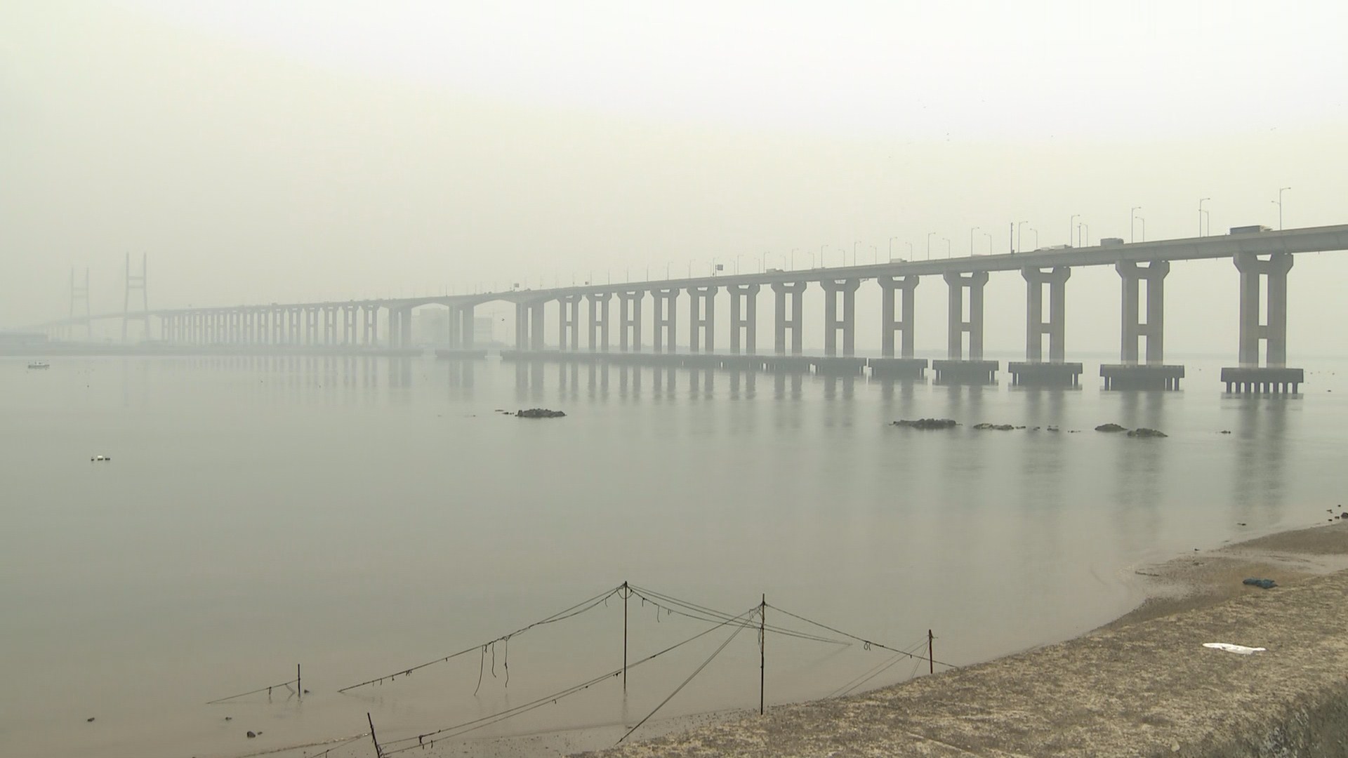 軍 "서해 잠망경 발견 신고…잠수함 아닐 것"