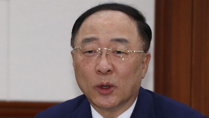 홍남기 "日, 신뢰손상"…한·일 <em class='find'>장관</em> SNS 설전도