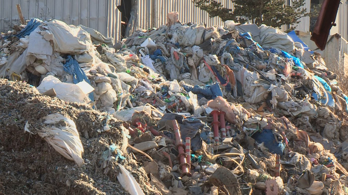 의성 '쓰레기 산' 방치…업체 <em class='find'>전</em> 대표 등 11명 기소