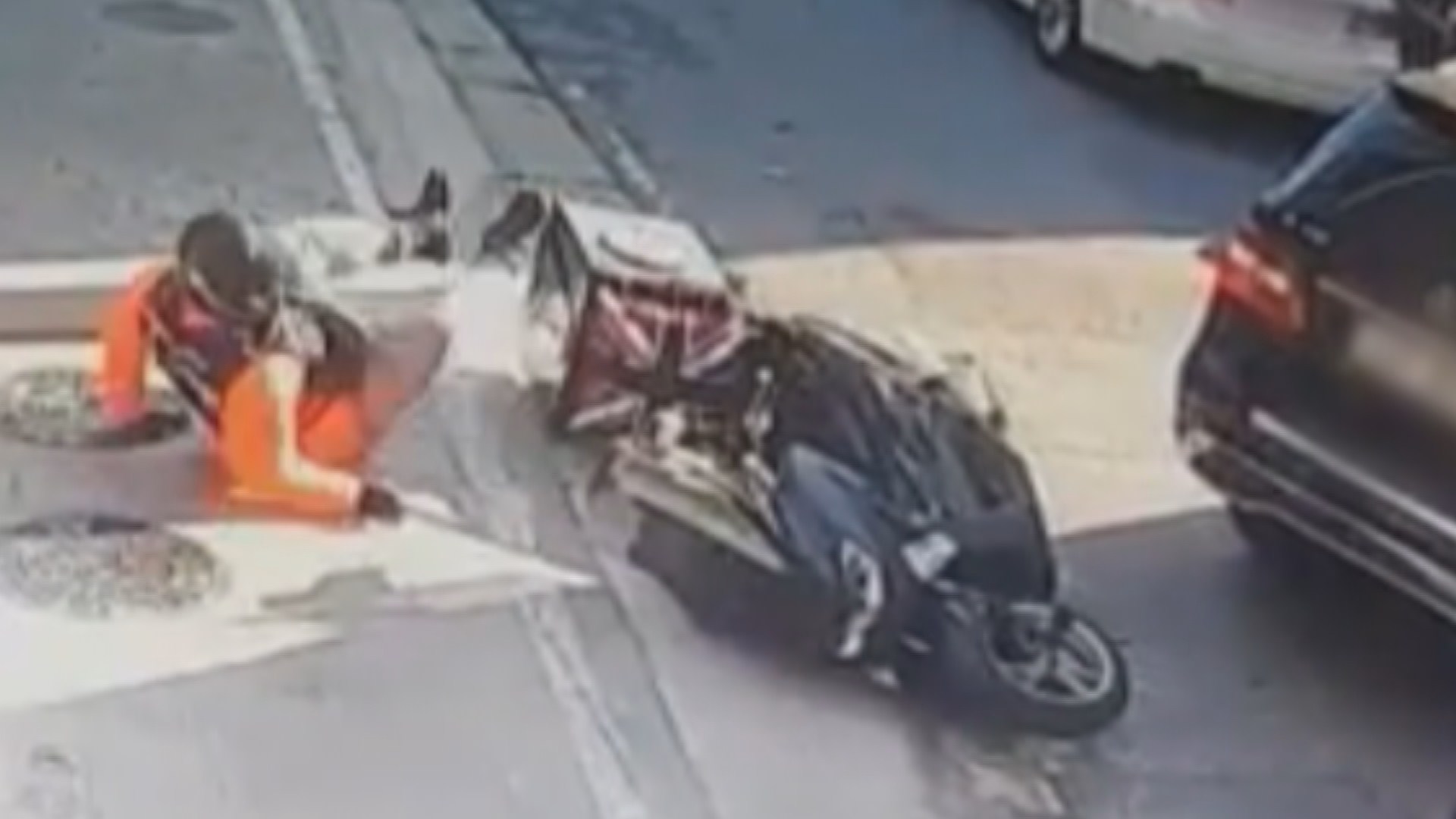 '할리우드 액션' 보험사기로 해외여행…배달원 구속