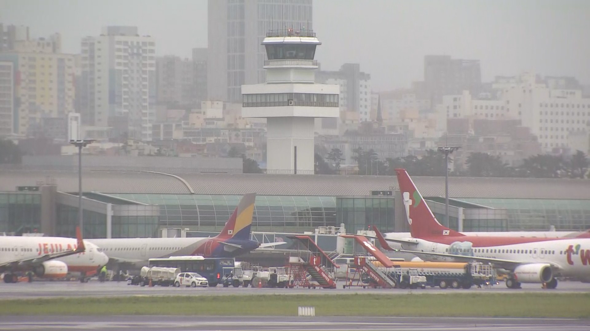 남부 침수·항공기 결항 속출…<em class='find'>전</em>남서 1명 부상