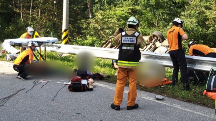 강원도 <em class='find'>삼</em>척서 승합차 전복…16명 사상