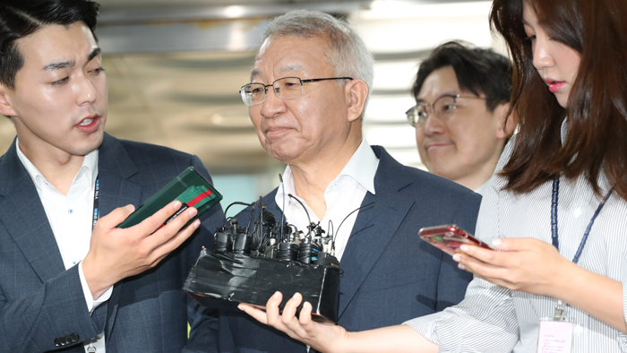 양승태 <em class='find'>전</em> 대법원장 석방후 첫 재판 출석