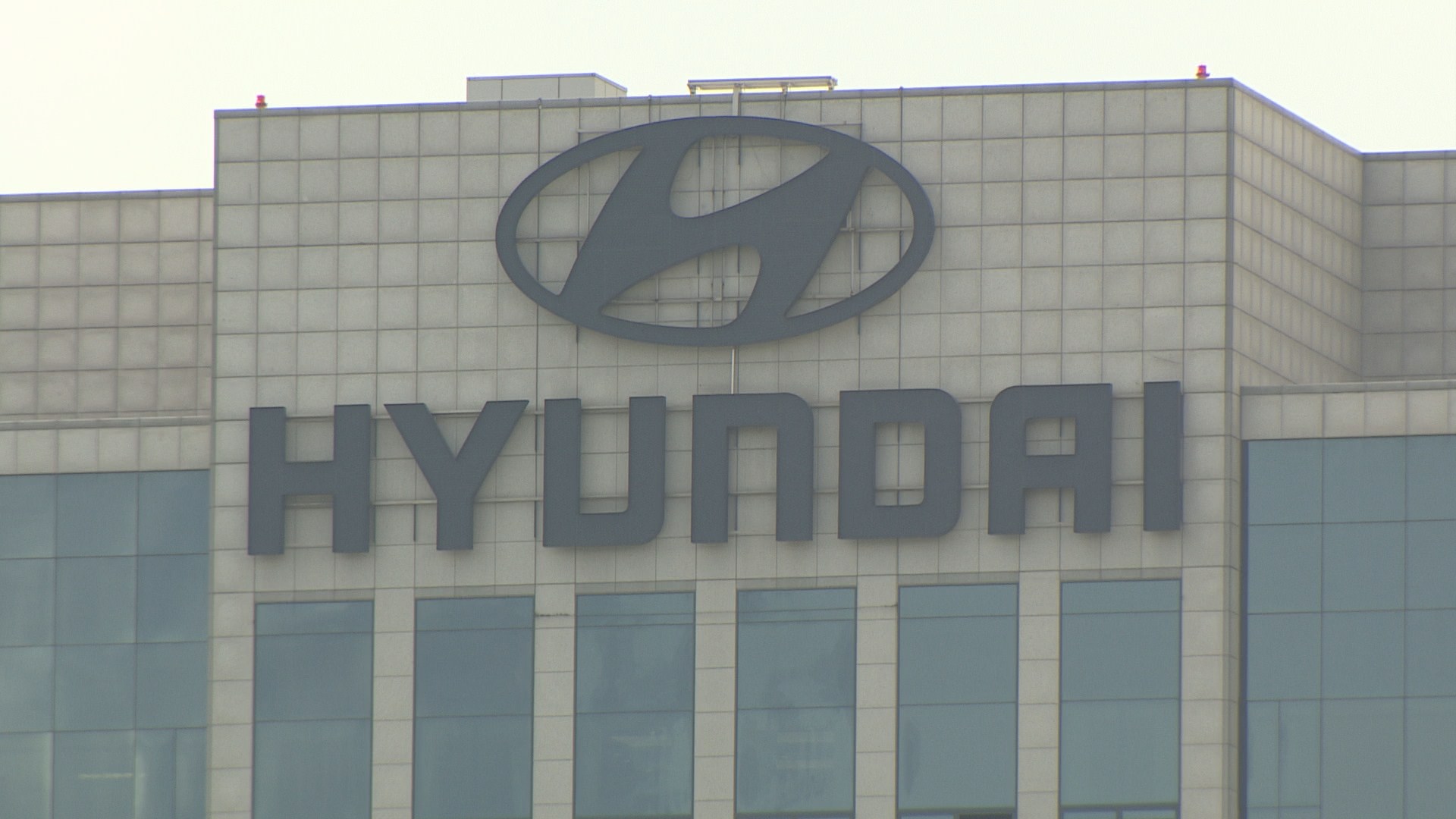 [비즈&] 현대차, AI 개발역량 강화…경력직 상시채용 外