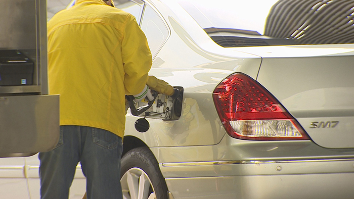 휘발유 가격 두달 만에 상승…경유는 하락세 지속