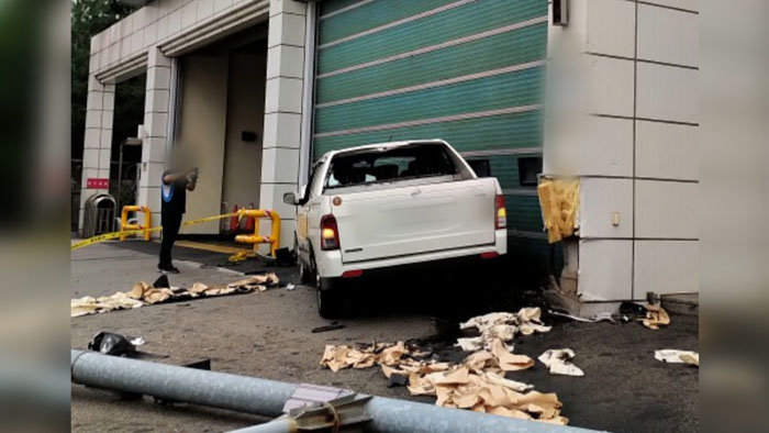 70대 여성, 인천 삼산119안전센터로 <em class='find'>차량</em> 돌진