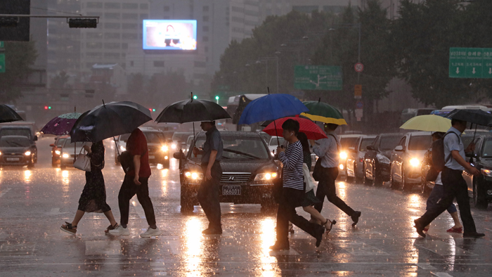 출근길 수도권 장대비…시간당 30㎜ 호우
