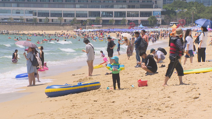 남부 지역 등 폭염에 바다·계곡 '북적'