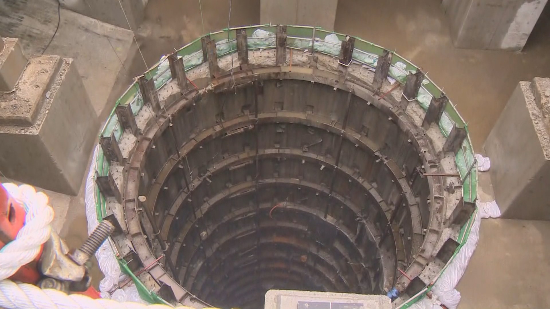 터널 안 사람 있는데 수문 개방…'인재' 가능성