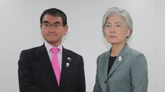 한일 외교<em class='find'>장관</em>, 45분 회담…입장차이만 확인