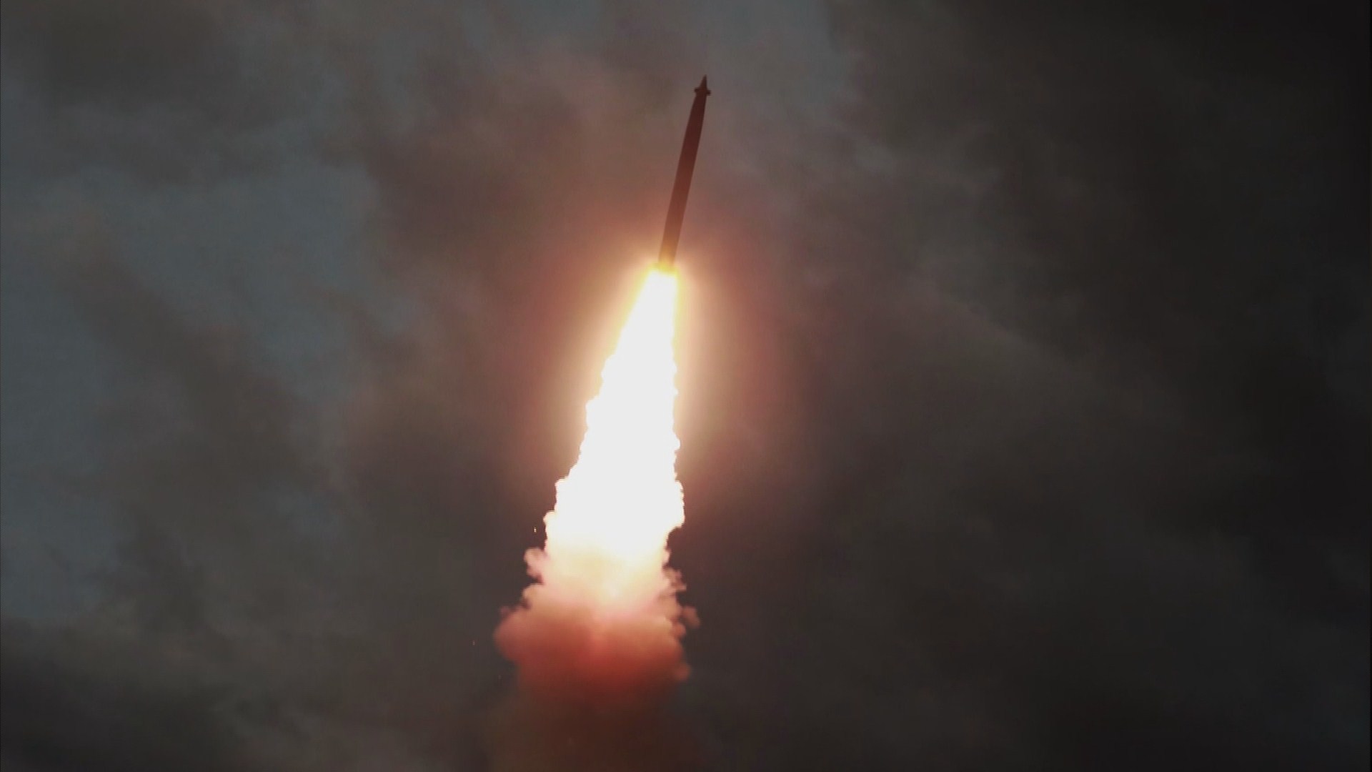 국정원 "北, 이달중 미사일 추가 시험발사 가능성"