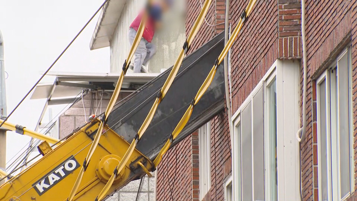 아파트 공사장 <em class='find'>35</em>t 크레인 넘어져…빌라 2채 파손