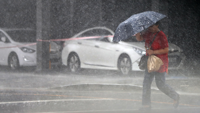 [뉴스특보] 태풍 '프란시스코' 북상…남해안 강한 비바람 시작