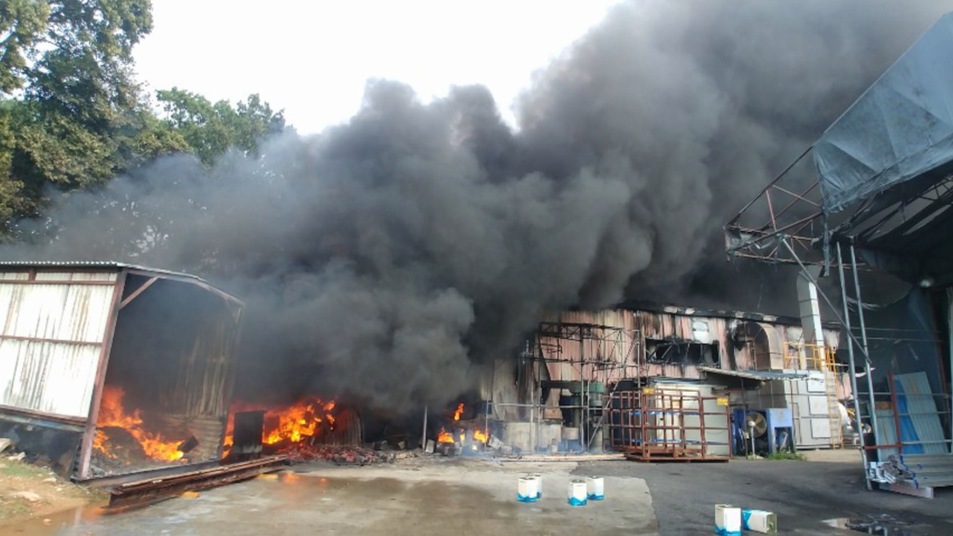 김포 알루미늄 섀시공장서 화재…1명 부상