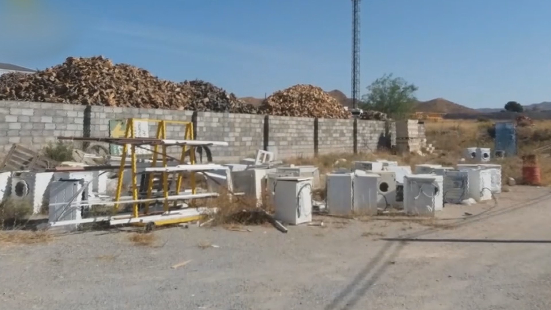 스페인서 폐가전 투기 '혼쭐'…맨손 수거 명령