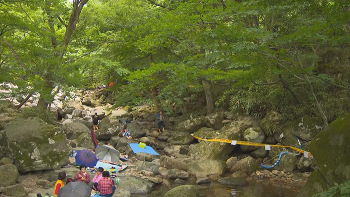 여름엔 계곡이 최고…무등산 원효사 계곡 북적