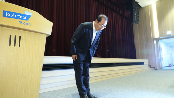 윤동한 "사죄…경영서 사퇴"…상영 이유엔 '묵묵부답'